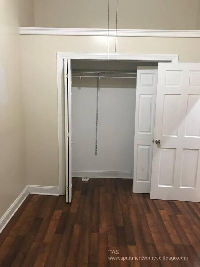 Building Photo - 1563 N Milwaukee Ave