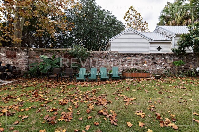 Building Photo - Fully Furnished Townhome w/ Private Garage