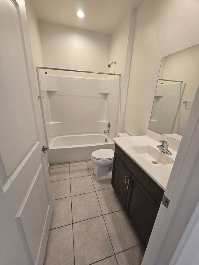 Building Photo - Freshly updated 3 bedroom/ 2 bath Home