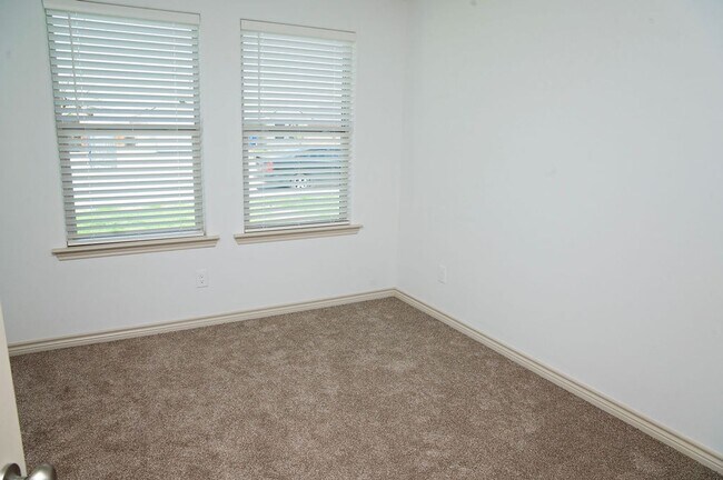 Building Photo - Entertain, Relax, and Enjoy West Texas Living