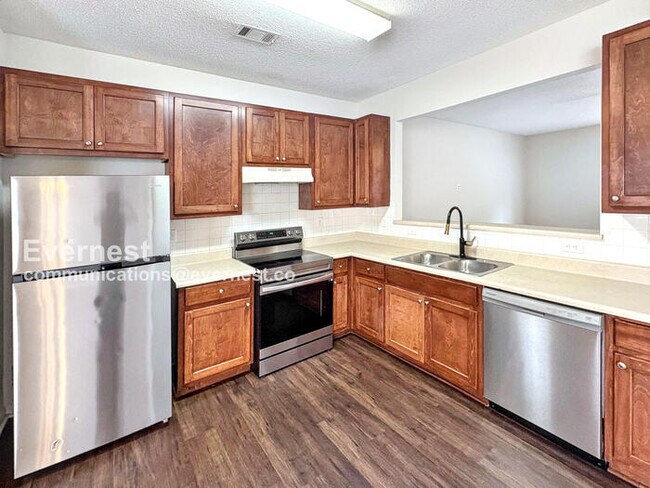 Building Photo - 8646 Thomas Ln