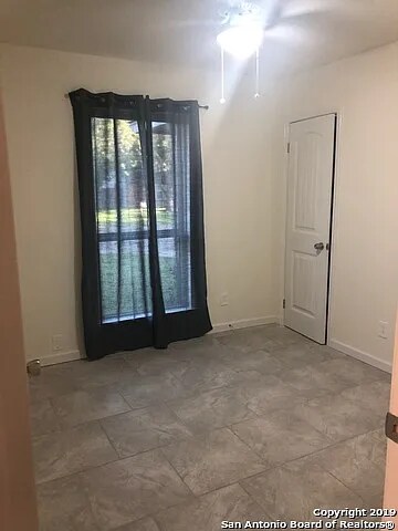 Room 1 - 9207 Cliff Way St