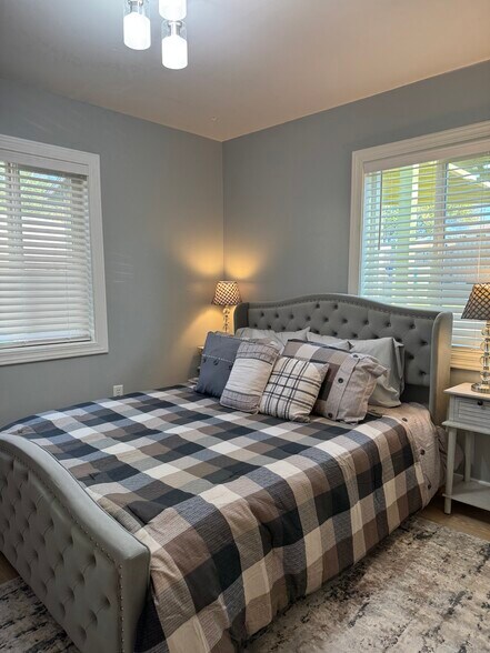 Building Photo - 820 Hope St