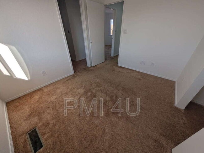 Building Photo - 7105 Casa Elena Dr NE