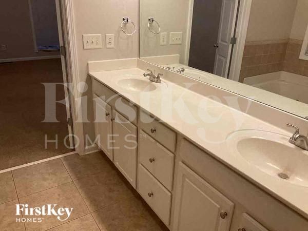 Building Photo - 5903 Vintage Oaks Pass