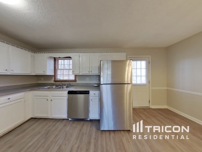 Building Photo - 184 Clydesdale Ln SE