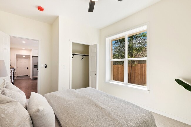 Building Photo - 227 N Walnut St