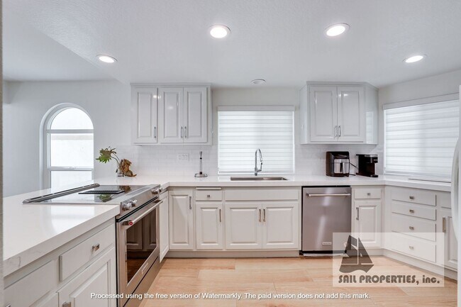 Building Photo - Gorgeous beach house with ocean view!