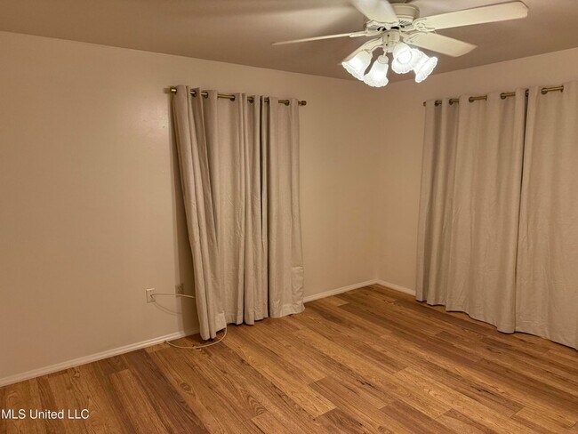 Building Photo - 2507 Middlecoff Dr