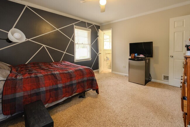 Building Photo - 1380 Ivywood Dr