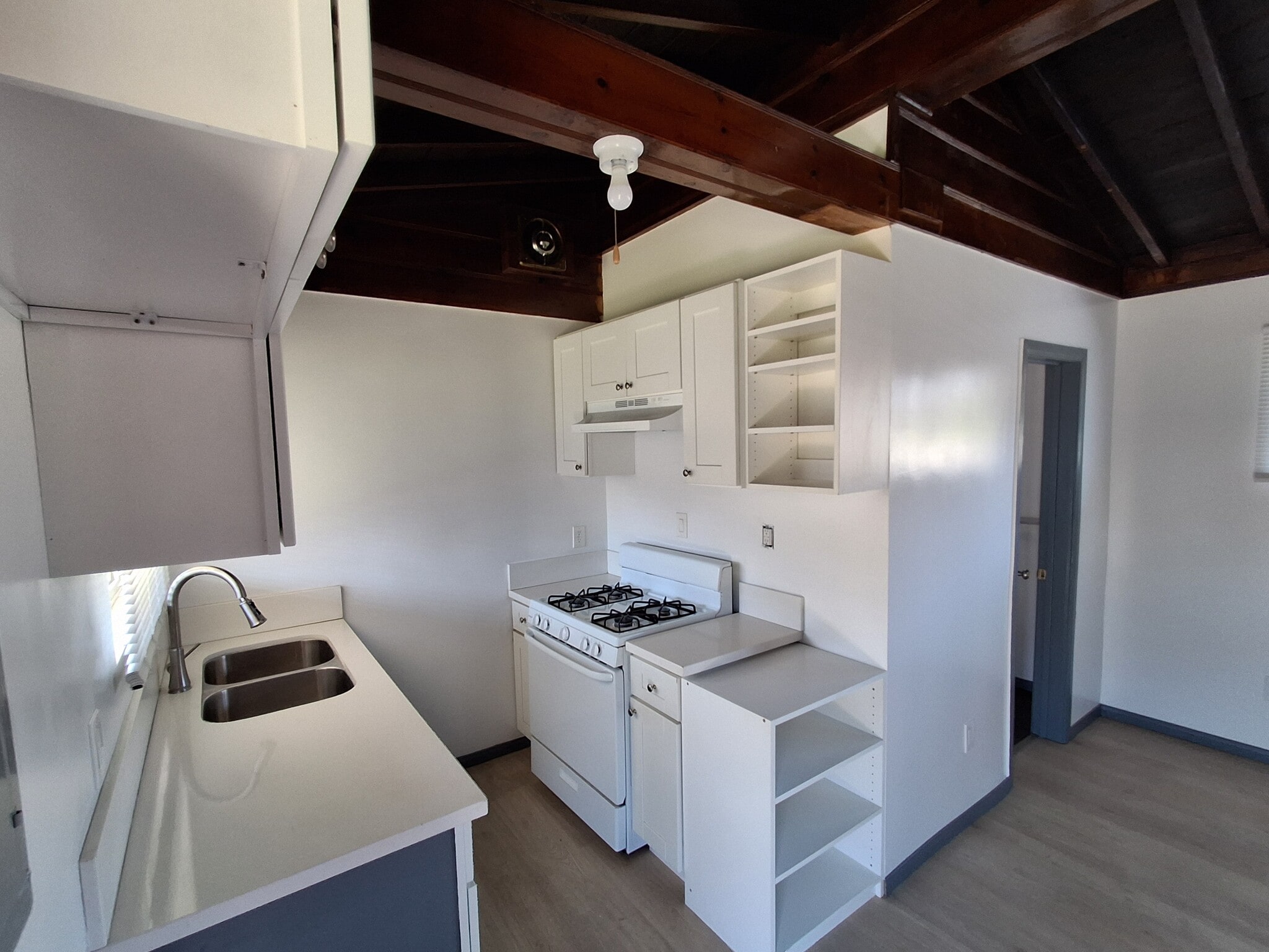 kitchen - 1412 W 107th St