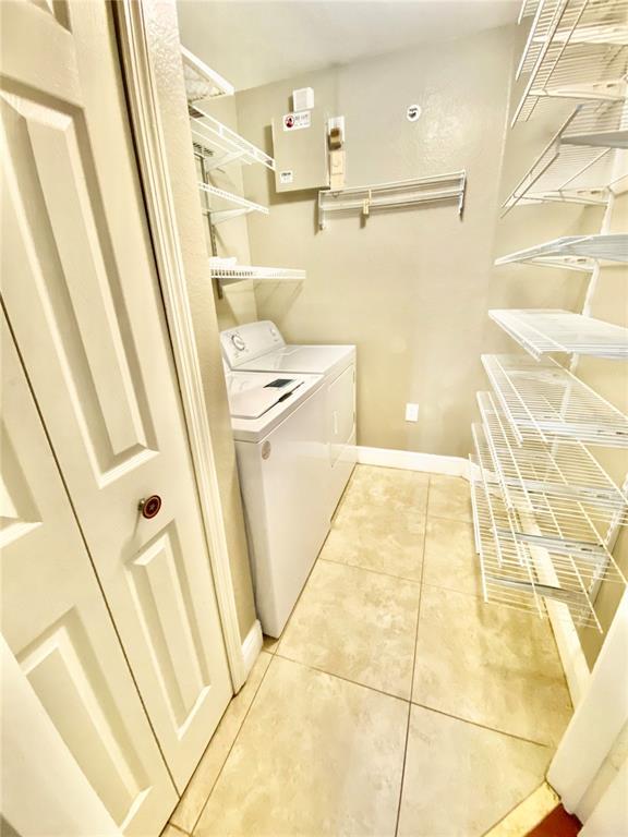 Building Photo - 5451 Vineland Rd