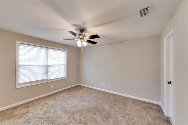 Building Photo - 5670 River Heights Crossing SE