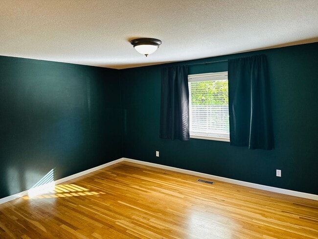 Building Photo - Vintage Remodel