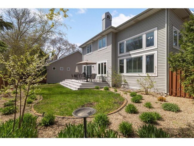 Building Photo - 15765 25th Pl N