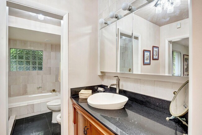 Building Photo - 9980 SW 83rd Ave