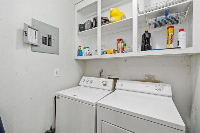Building Photo - 405 Hohldale St