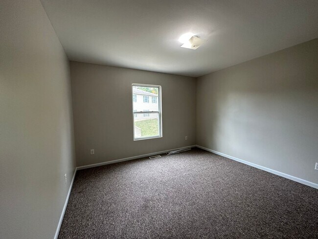 Building Photo - 3105 W Michigan - 6 Bed/3 Bath Townhouse Near WMU