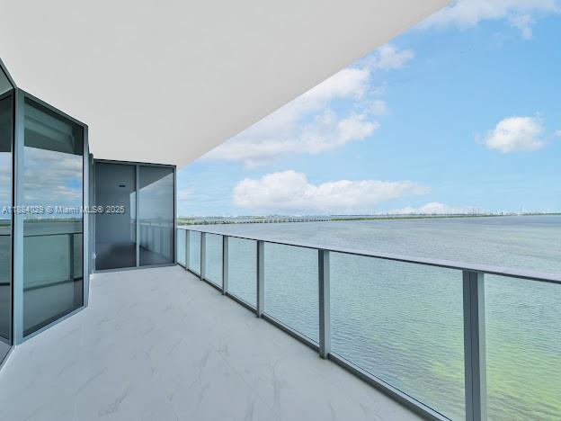 Building Photo - 700 NE 24th St