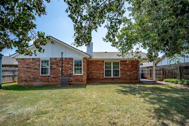 Building Photo - 2605 Pennington Ave