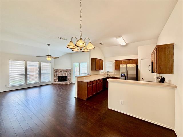 Building Photo - 1302 E Old Knoll Dr