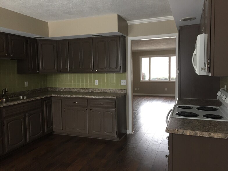 Kitchen - 14214 W Heather Ln