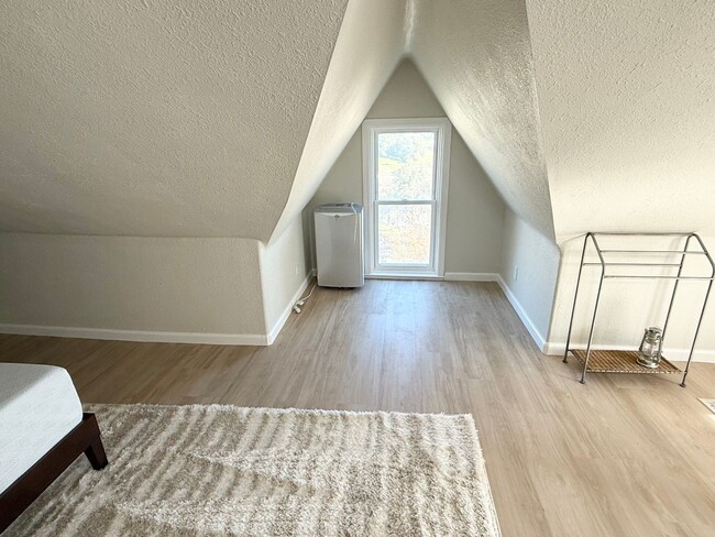 Building Photo - Well-Maintained Cozy 2BD/2BA Home in Angels Camp, CA! Extra Upper Room and Basement!