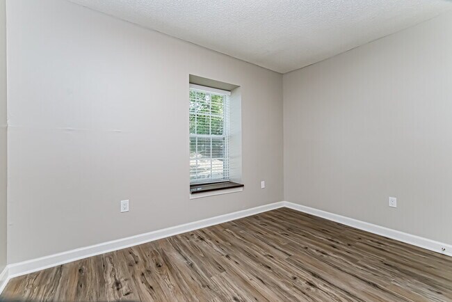 Building Photo - 13933 Oak Forest Blvd N