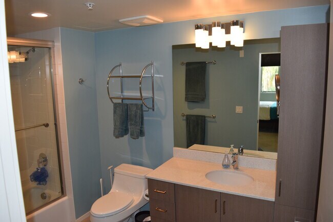 Building Photo - 3100 6th Ave