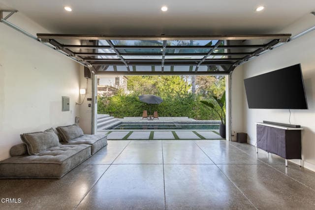 Building Photo - 620 Houseman St