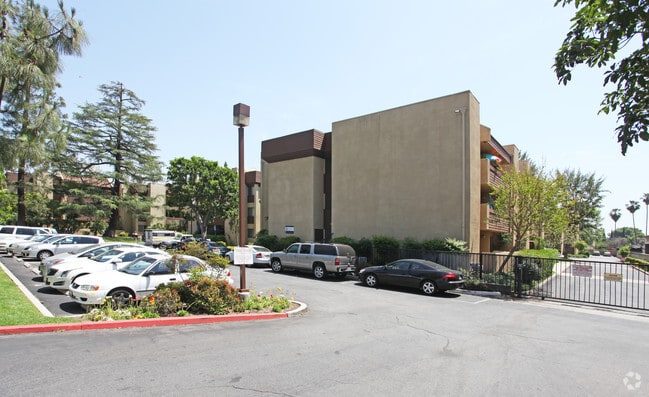 Primary Photo - Villa Valley Apartments