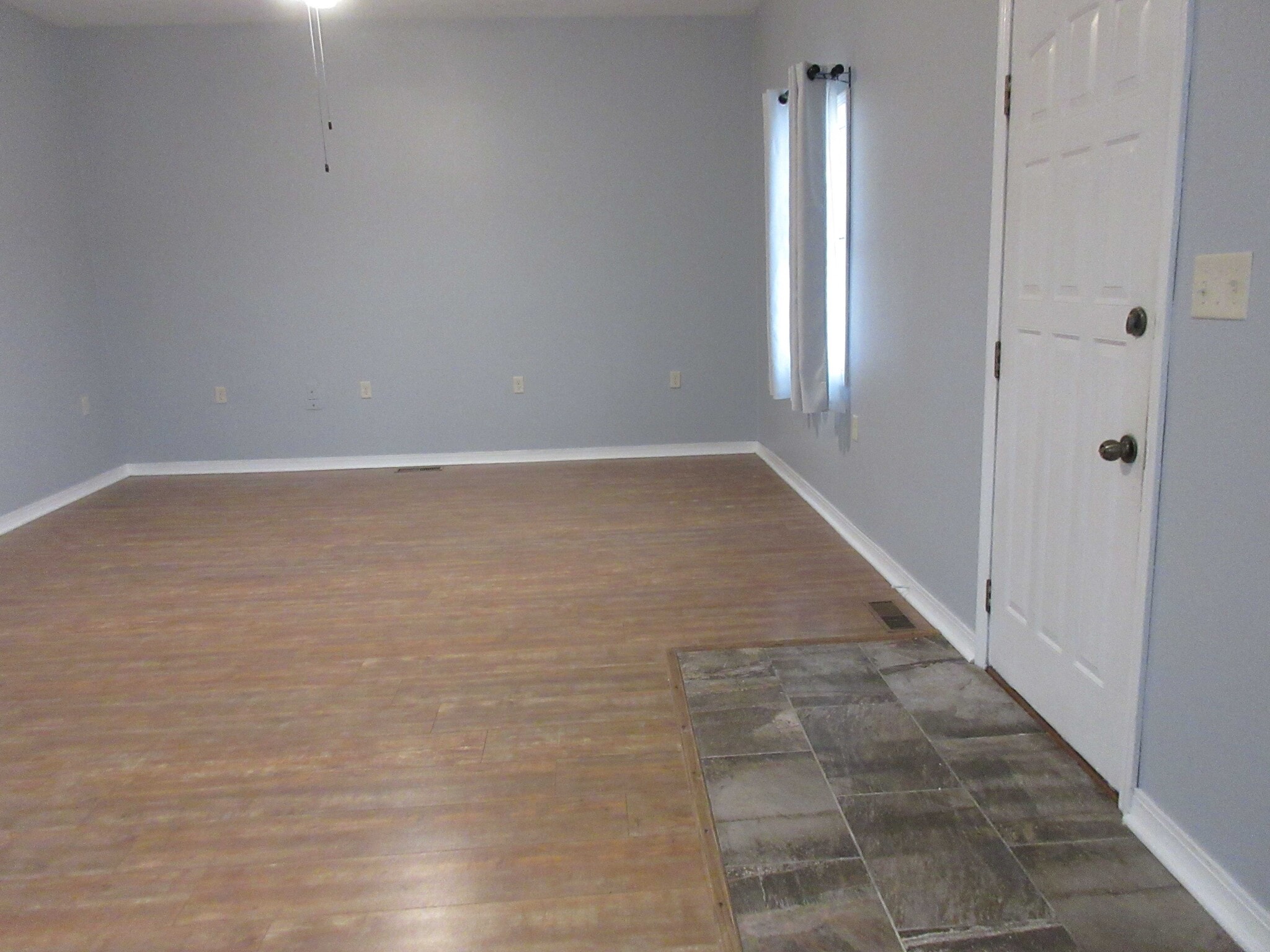 Building Photo - 301 N Main St