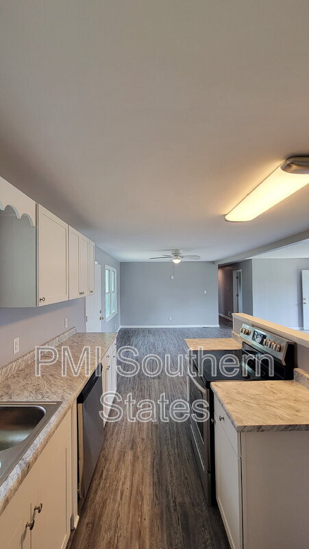 Building Photo - 104 Madison Cir