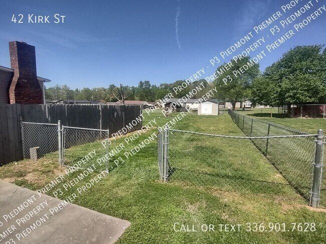 Building Photo - 42 Kirk St