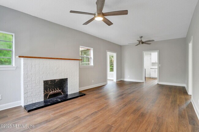 Building Photo - 2578 Haldumar Terrace