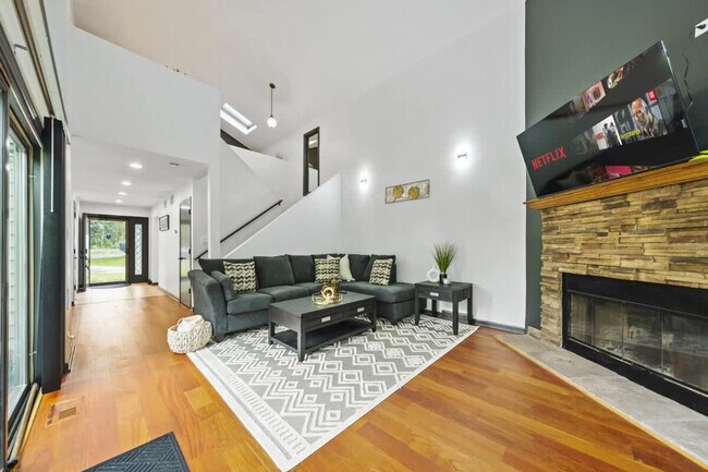 Building Photo - 38369 N Manor Ave