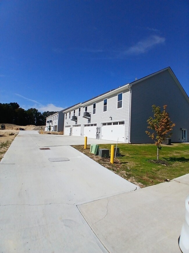Building Photo - 1911 Cypress Ln