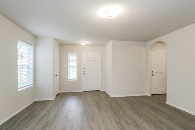 Building Photo - 325 Shelby Meadow Dr