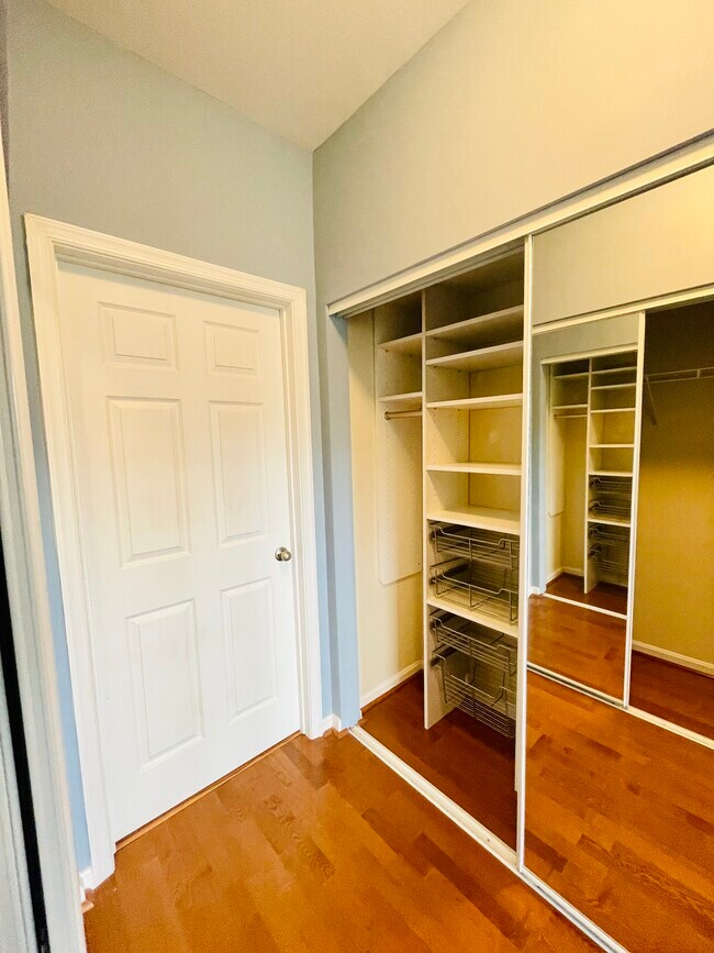 Building Photo - 11327 Aristotle Dr