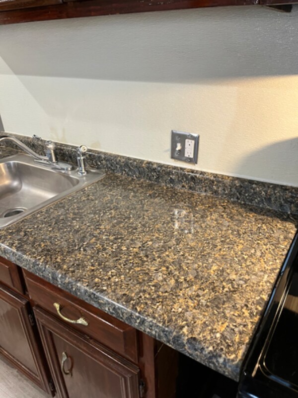 Building Photo - 458 Main St