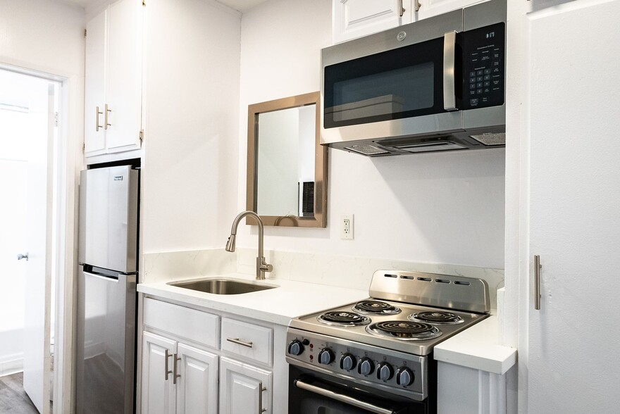 Interior Photo - 1275 Federal Ave