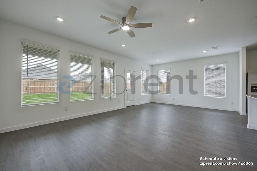 Building Photo - 1313 Rockwell Dr