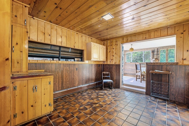 Building Photo - 850 Shelton Rd