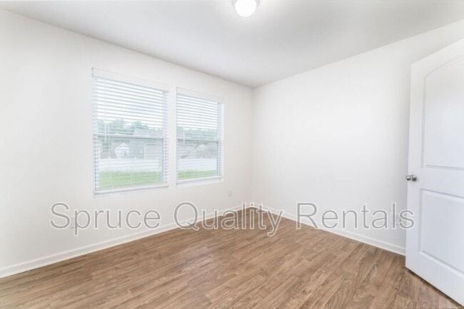 Building Photo - 250 Baybrook Ln