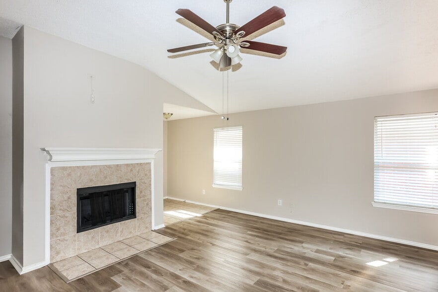 Building Photo - 4625 Sleepy Ridge Cir