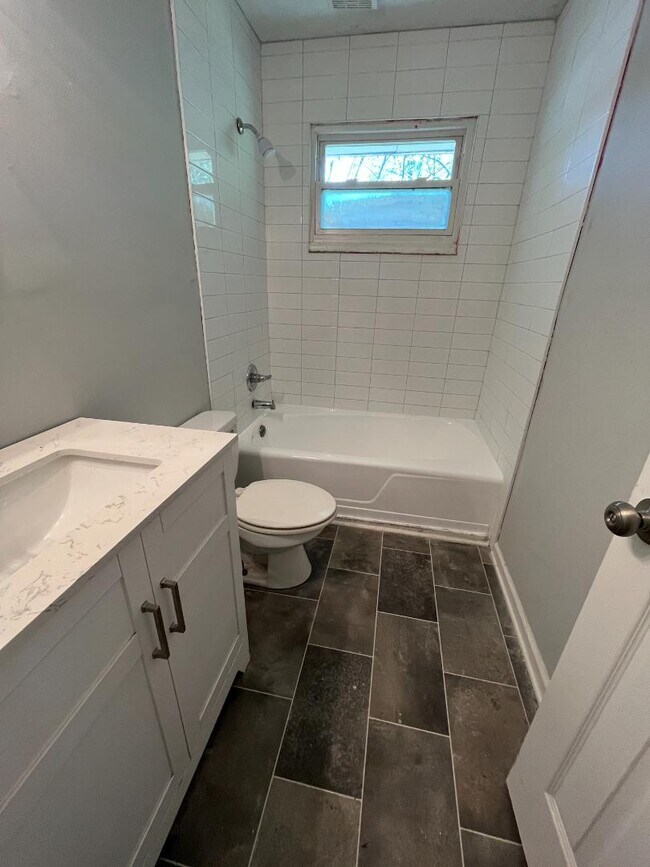 Building Photo - 2321 Stroller Ave