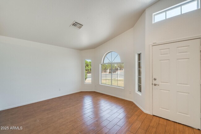 Building Photo - 4559 W Dailey St