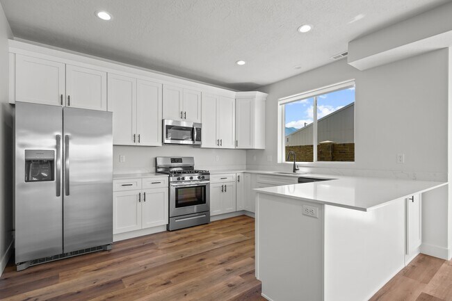 Building Photo - 481 1760 N