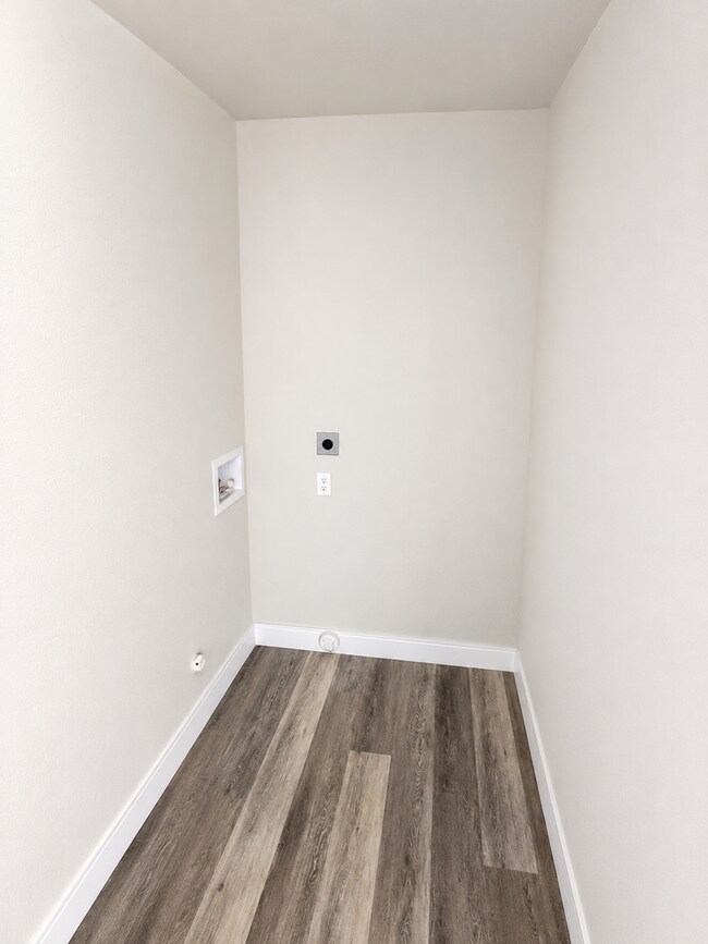 Building Photo - 5581-5581 Linrich Ln