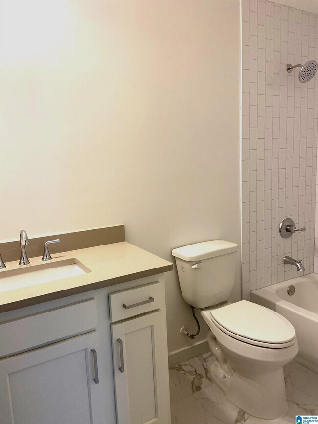 Building Photo - 1719 13th Ct S